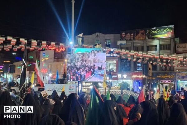 تجلیل مردمی از حماسه دفاع مقدس در فیروزکوه؛ حضور گسترده در سومین یادواره شهید گمنام