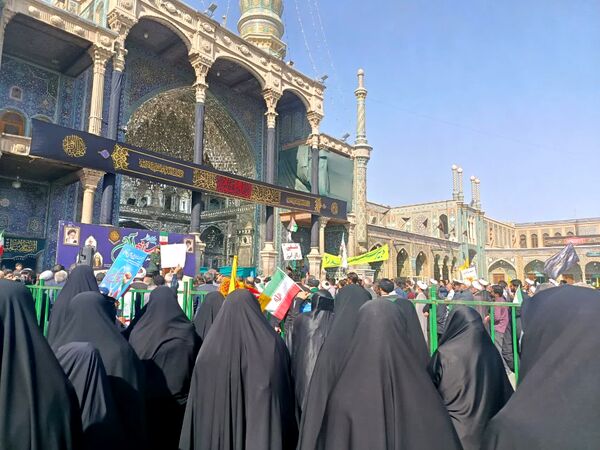 جلوه هایی از حضور مردم قم در راهپیمایی یوم الله 13 آبان