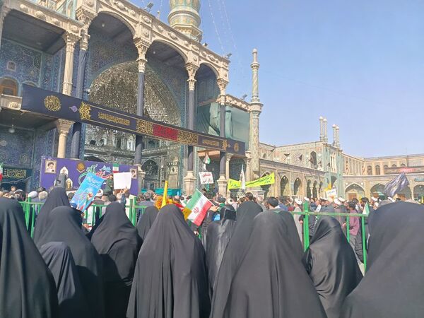 جلوه هایی از حضور مردم قم در راهپیمایی یوم الله 13 آبان