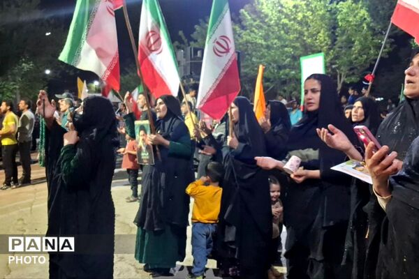 طوفان مردم لردگان در میدان؛ لبیک به ندای ولایت