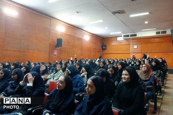  همایش هدایت تحصیلی پایه نهم در ورامین