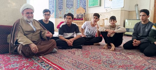 مراسم معنوی اعتکاف دانش‌آموزان پسر ابرکوهی در مسجد چهارده معصوم 