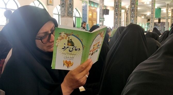 زمزمه های عاشقانه با معبود در روز عرفه