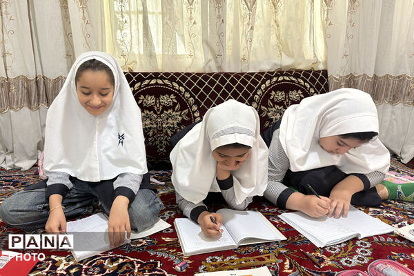 فداکاری معلم شیروانی برای برگزاری کلاس حضوری در خانه یک مادر مهربان