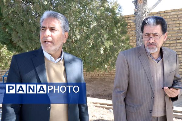 بازدید مشاور وزیر آموزش و پرورش از پروژه‌های مدرسه‌سازی در بخش بهمن ابرکوه 