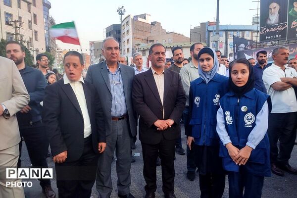 روایت غدیر از قاب خبرنگاران  نوجوان پرشور پانا در راهپیمایی شهرستان قدس