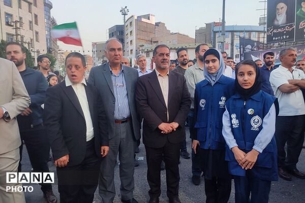 روایت غدیر از قاب خبرنگاران  نوجوان پرشور پانا در راهپیمایی شهرستان قدس