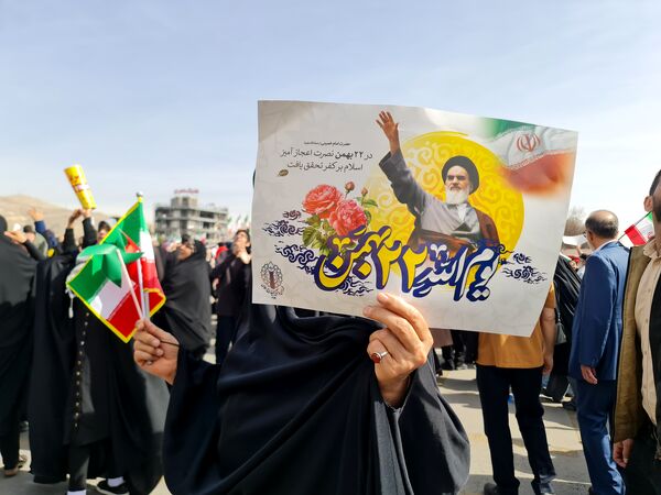 جلوه‌ای از وحدت و همدلی در راهپیمایی ۲۲ بهمن