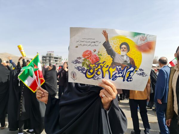 جلوه‌ای از وحدت و همدلی در راهپیمایی ۲۲ بهمن