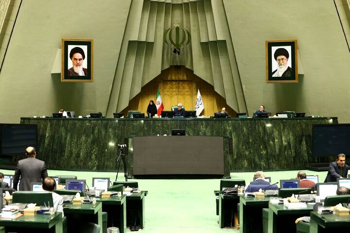 جلسه علنی مجلس آغاز شد