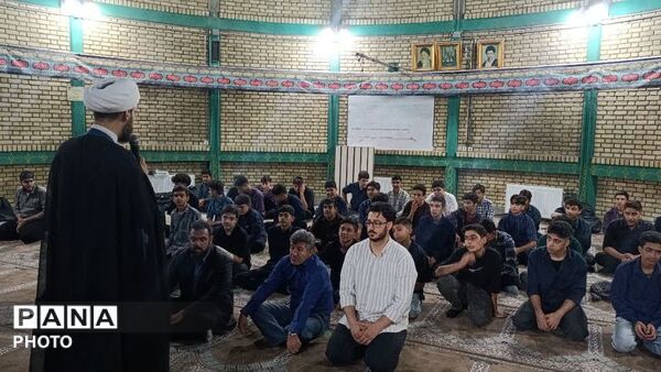 به صدا درآمدن زنگ نماز در مدرسه زعیم پاکدشت