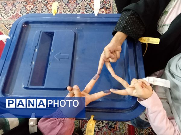 حضور مردم ولایتمدار نیشابور پای صندوق‌های رای