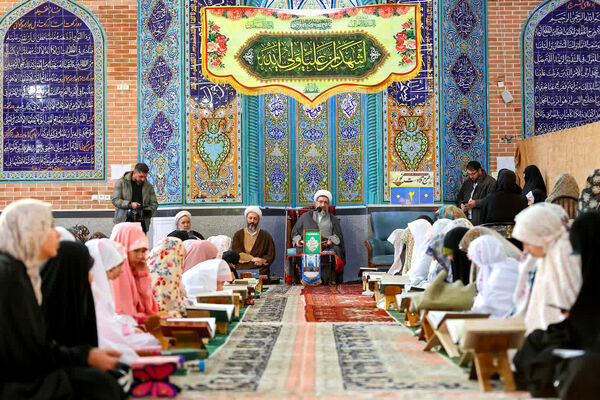 هم‌نشینی معنویت و تعلیم در مسجد