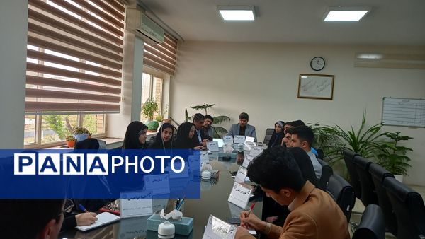 اولین نشست نمایندگان مجلس دانش‌آموزی آذربایجان شرقی با معاون پرورشی و فرهنگی استان