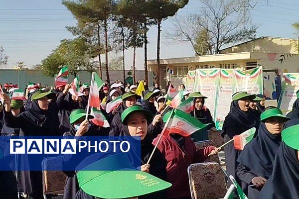 نواختن زنگ استکبارستیزی در دبیرستان ریحانه النبی باقرشهر 