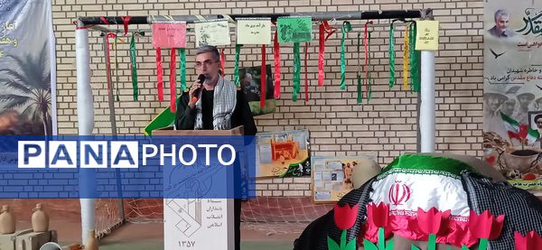 نواختن زنگ مهر و ایثار در مدارس جزیره هرمز 