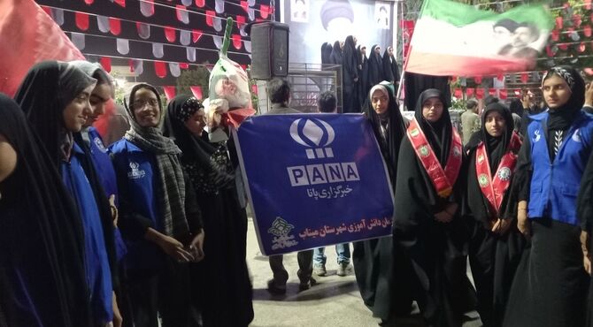 حضور حماسی دانش‌آموز خبرنگاران پانا در صد و شصت و پنجمین شب تجمعات مردمی