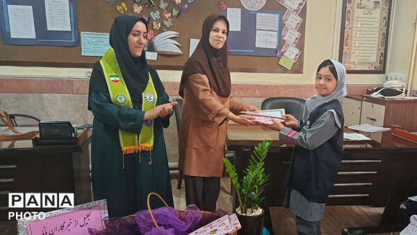 تجلیل از تیم خبرنگاران فعال پانا دبستان نیایش