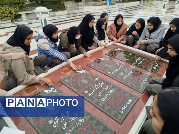 بازدید دانش آموزان دبیرستان نمونه اندیشه از موزه آرامگاه مدرس 
