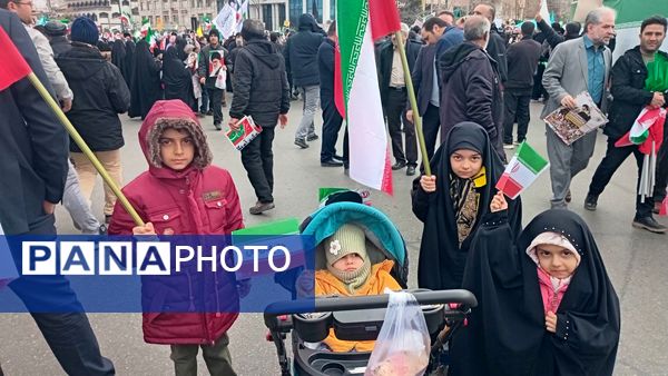 حضور پر شور مردم مشهد در راهپیمایی ۲۲ بهمن