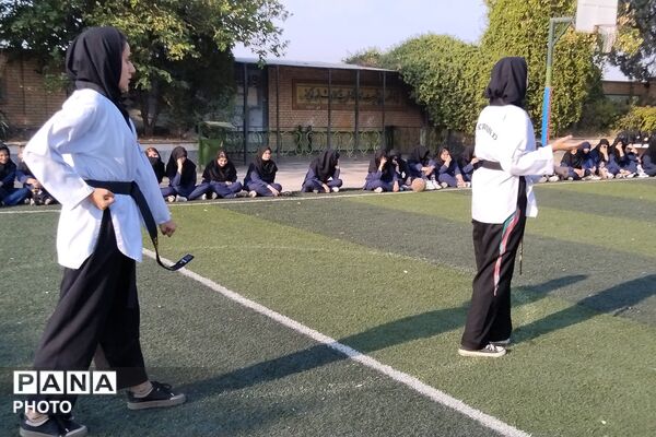 المپیاد ورزشی درون‌مدرسه‌ای در دبیرستان دخترانه اندیشه بهارستان‌دو