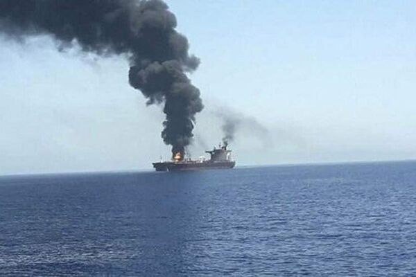  دو ‌نفتکش با عبور از مسیر مین‌گذاری‌شده جنوب تنگه هرمز دچار حریق شدند