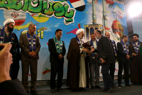 همایش «یاوران انقلاب، پیشتازان مقاومت» در قم-2