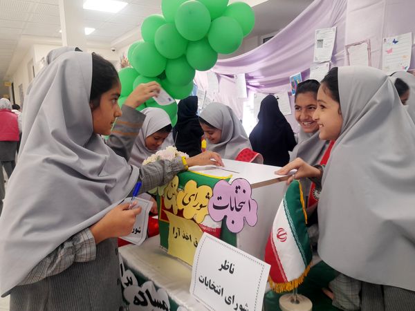 انتخابات شورای دانش آموزی در دبستان پورشهریاری