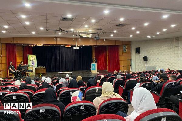 تجلیل از نویسندگان نوجوان ورامین به مناسبت روز شعر و ادب فارسی