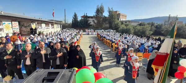 آیین نواختن « گلبانگ انقلاب » در مدرسه 22 بهمن دلند