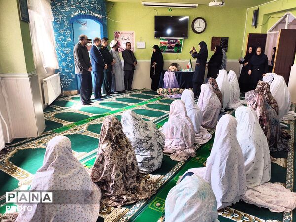 آیین نمادین «زنگ نماز» در دبیرستان سردار شهید همدانی منطقه جوکار