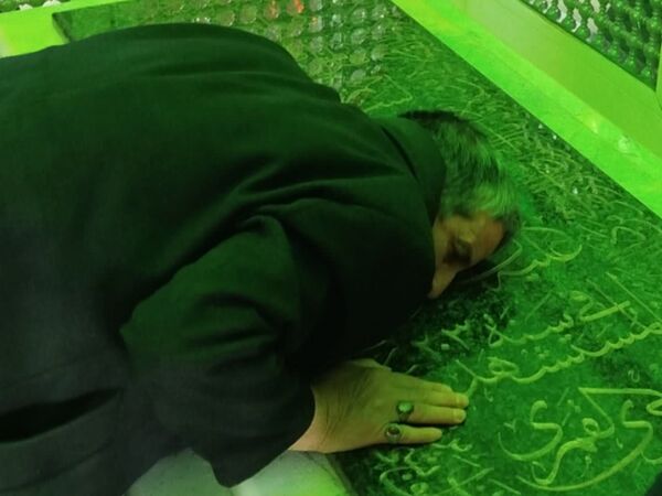 آیین غبارروبی ضریح مطهر امامزاده حمزه بن موسی کاظم (ع)