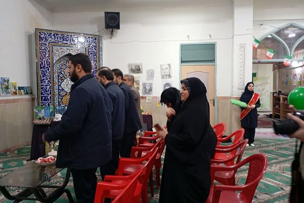 افتتاح نمایشگاه مدرسه انقلاب، کاری مشترک از دبیرستان ولیعصر (عج) و دبیرستان مهدیه ناحیه یک ری