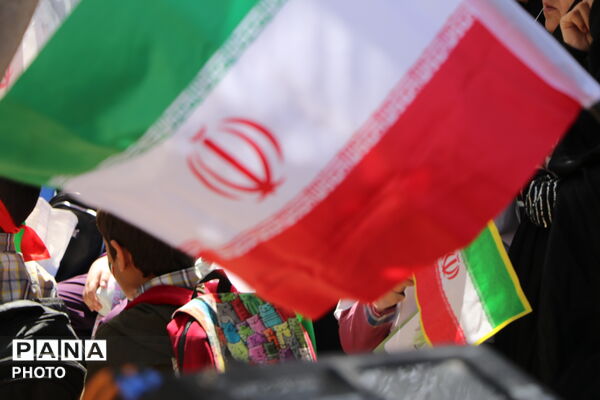دانش‌آموزان و فرهنگیان زرقانی در بیتاب میناب 