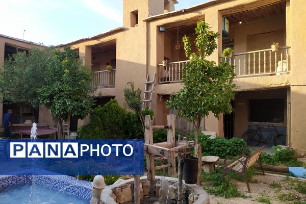 اقامتگاه  بوم‌گردی شهر لپویی -زرقان 