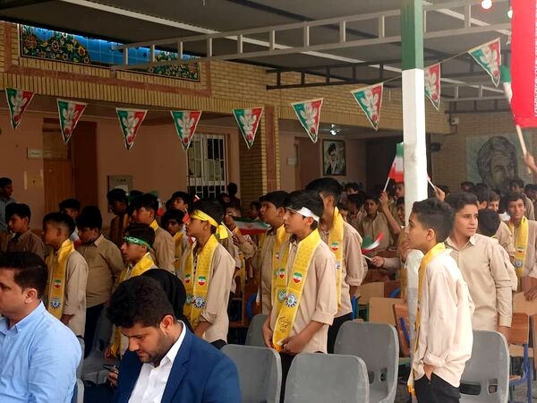 تجدید میثاق دانش‌آموزان سیریکی با آرمان‌های انقلاب در ۱۳ آبان 