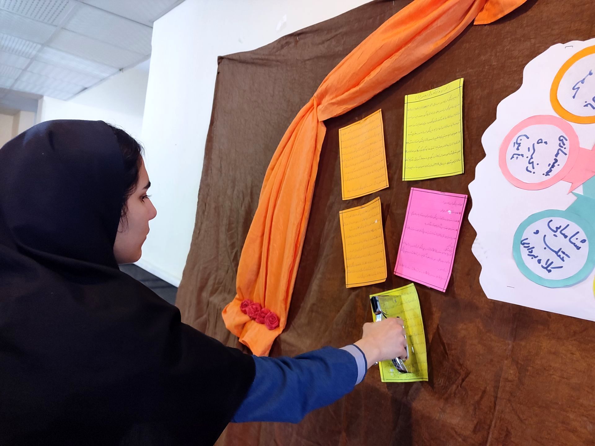 فضا‌سازی مدرسه انقلاب در هنرستان بصیرت آشخانه