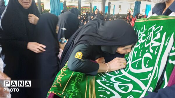 همایش دانش‌آموزان و بانوان خرم آبادی در سوگ رهبر شهید 