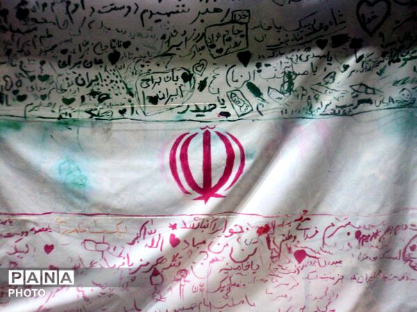 استمرار مردم کرمان در میدان 