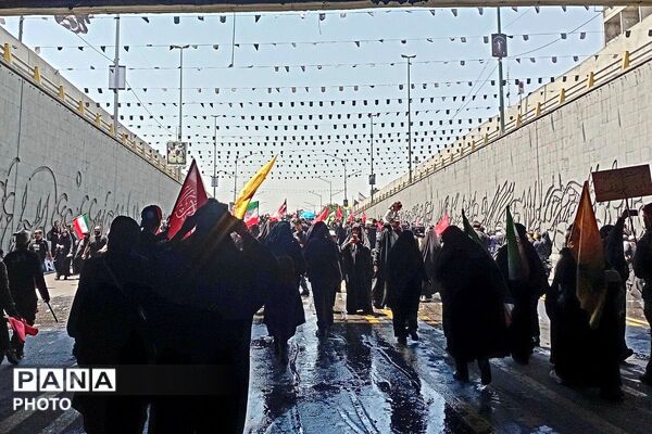 خروش نوجوانان در بدرقه رهبر شهید