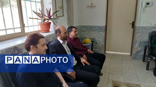 بازدید فرمانده بسیج دانش آموزی از دبیرستان شاهد صاحب الزمان 