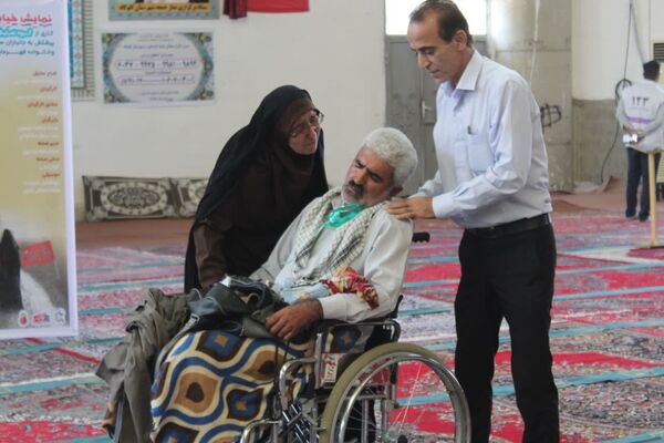 برپایی میز خدمت به مناسبت هفته دولت در گلوگاه 