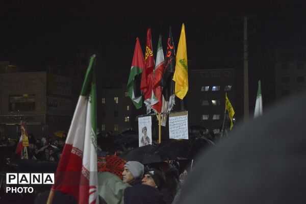 تجمع مردم انقلابی اسلامشهر زیر بارانِ اشک و غیرت 