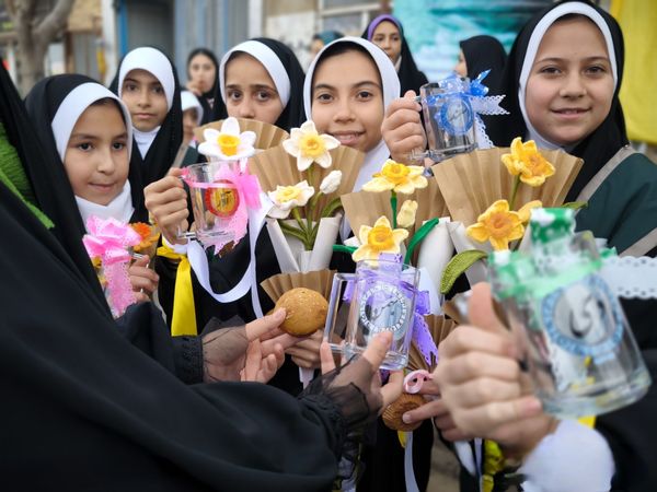 اجرای گروه سرود"هیئت دختران طوبی"در موکب های سطح شهرستان بام و صفی آباد 
