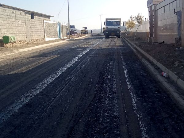آغاز عملیات آسفالت ریزی در روستای درخت سنجد 