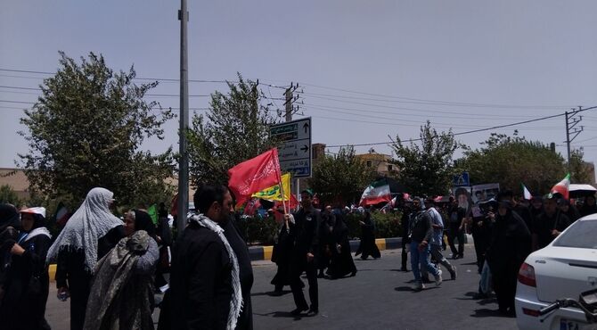 پیامی از قلبِ قم به جهانیان؛ راه رهبر شهید ناتمام نمی‌ماند