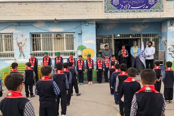 بازدید کشوری از دانش‌آموزان پیشتاز دبستان فولادفر ناحیه دو شهرری 