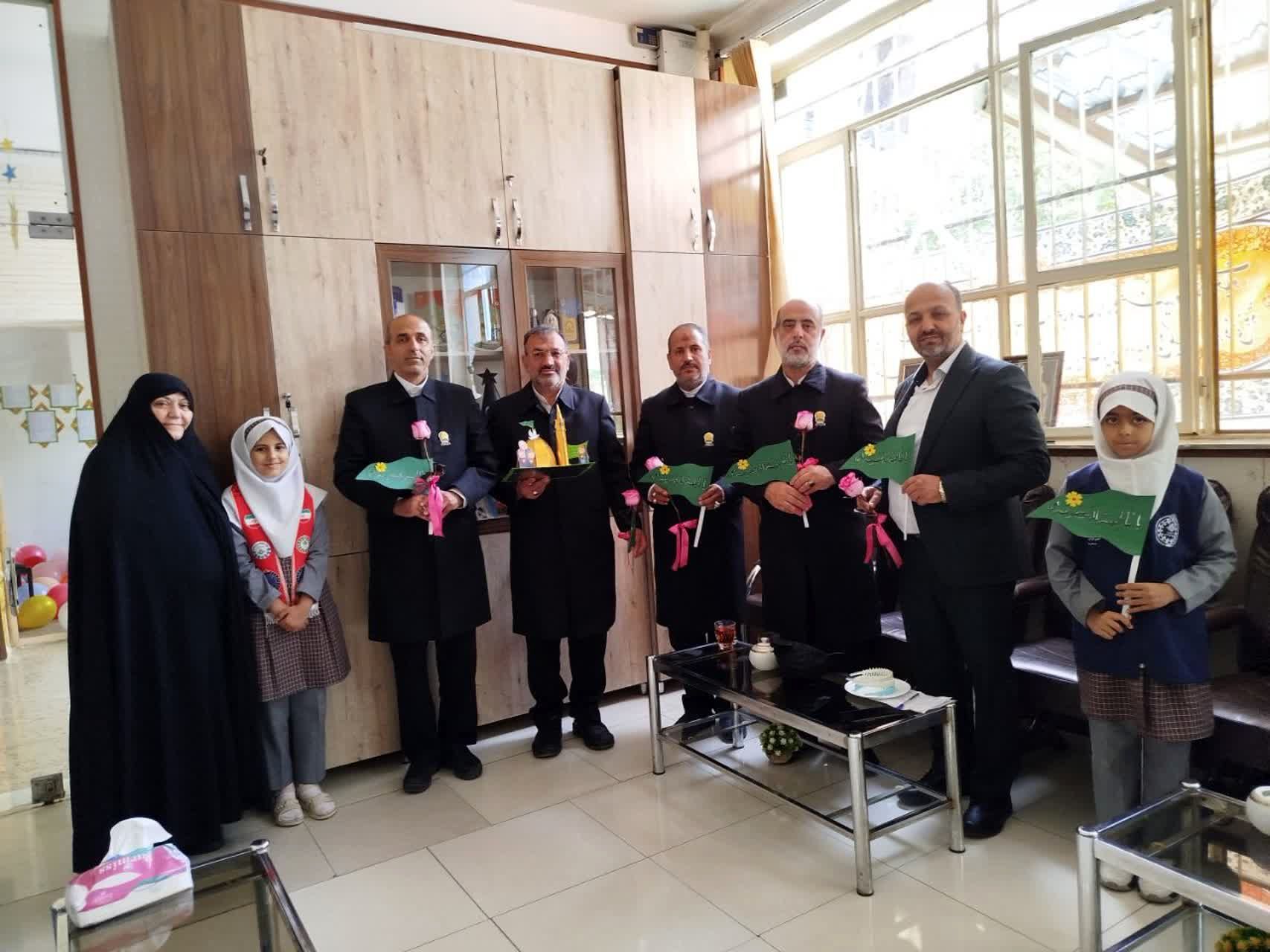 حضور خادمین  آستان قدس رضوی در دبستان ۲۲ بهمن ناحیه ۵ مشهد