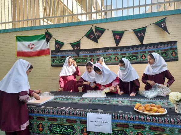 برپایی موکب عزاداری ایام فاطمیه در دبستان مریم بندرعباس