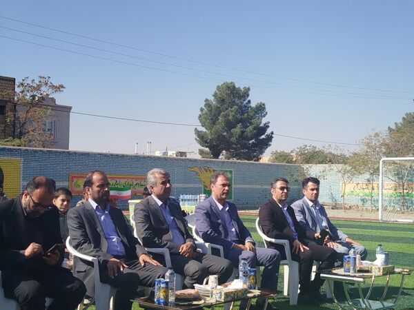 افتتاح چمن مصنوعی دبیرستان نمونه دولتی دانش کاشمر 